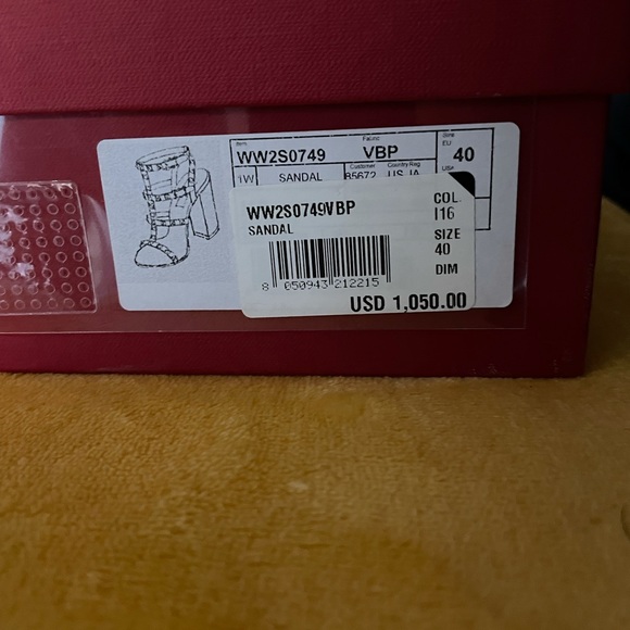 Valentino. Size 10 - Picture 3 of 3